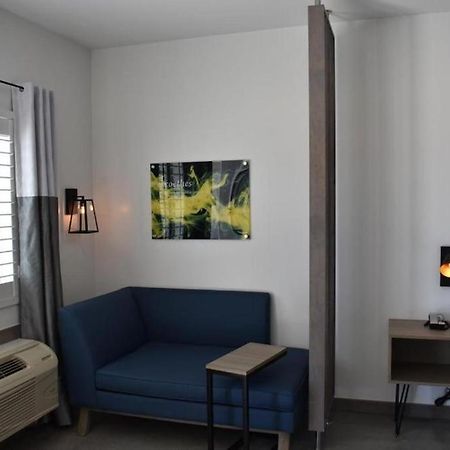 Hotel Bella Jersey Village Экстерьер фото