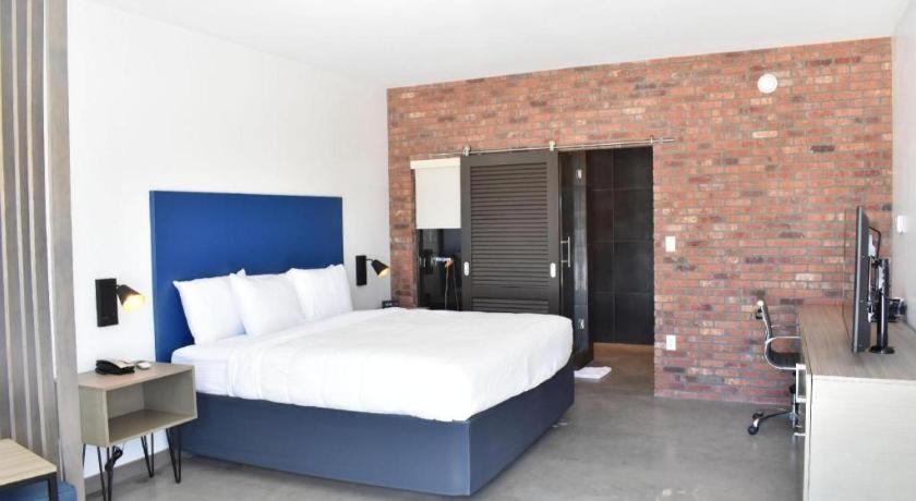 Hotel Bella Jersey Village Экстерьер фото