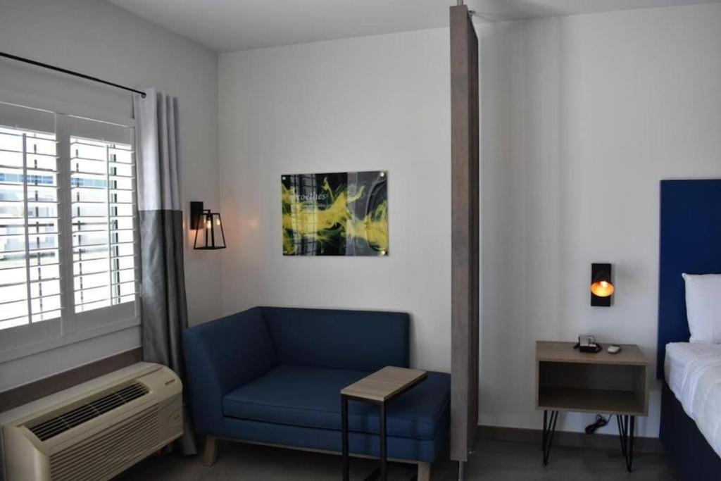 Hotel Bella Jersey Village Экстерьер фото