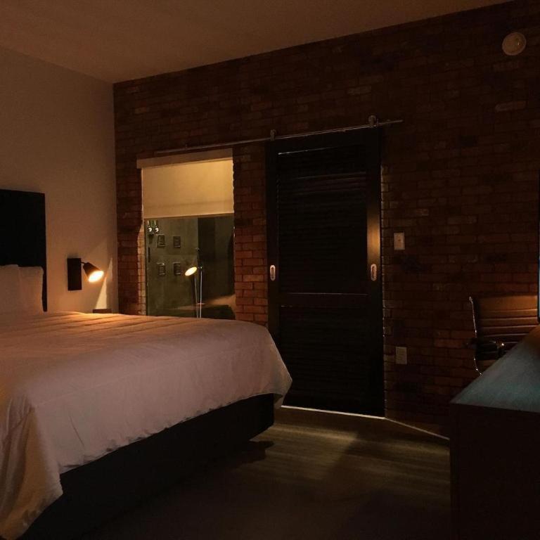 Hotel Bella Jersey Village Экстерьер фото