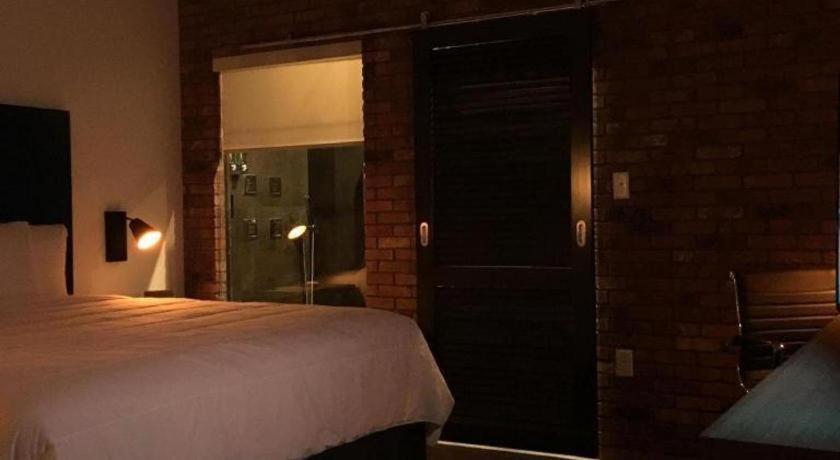 Hotel Bella Jersey Village Экстерьер фото