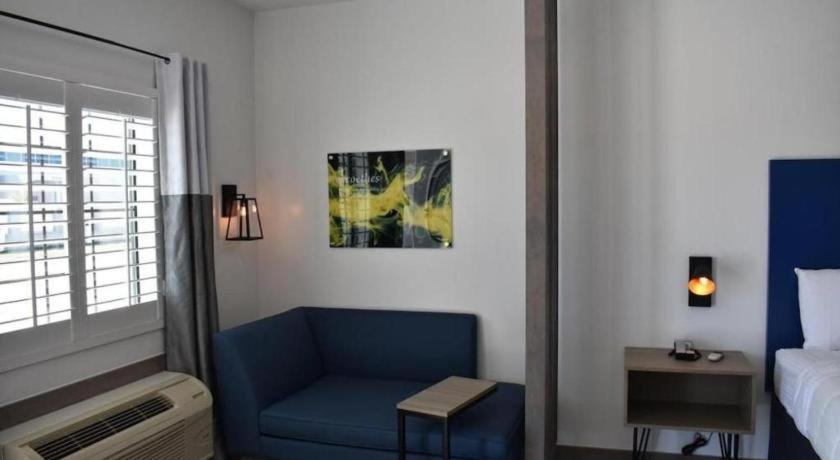Hotel Bella Jersey Village Экстерьер фото